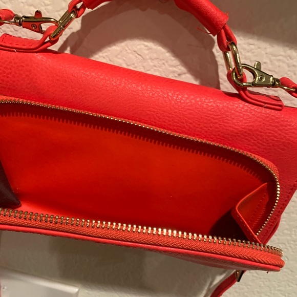 Red Stylish Bags - Picture 4 of 5